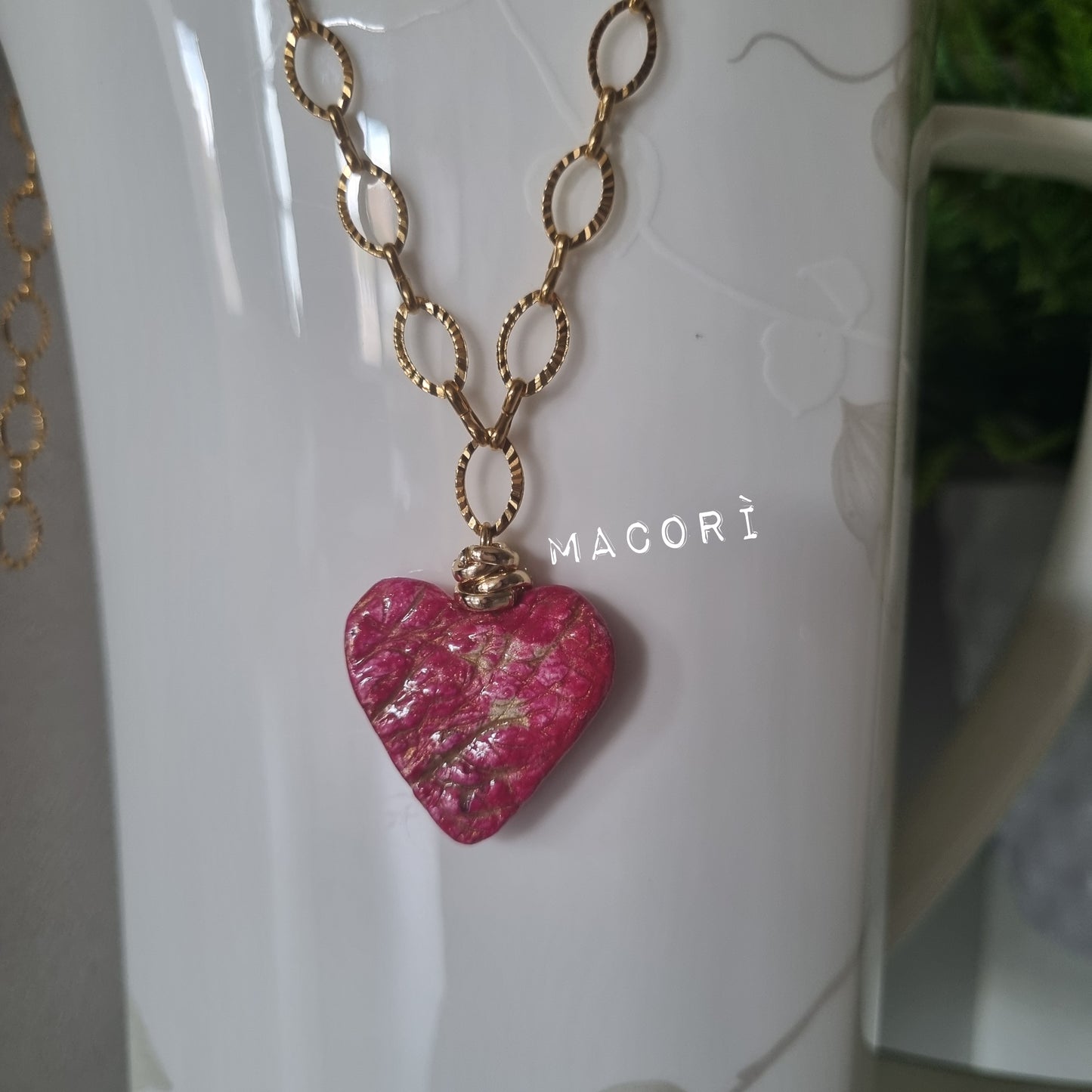 Collana Cuore in ceramica – Gioielli Artigianali Fatti a Mano con Catena Dorata