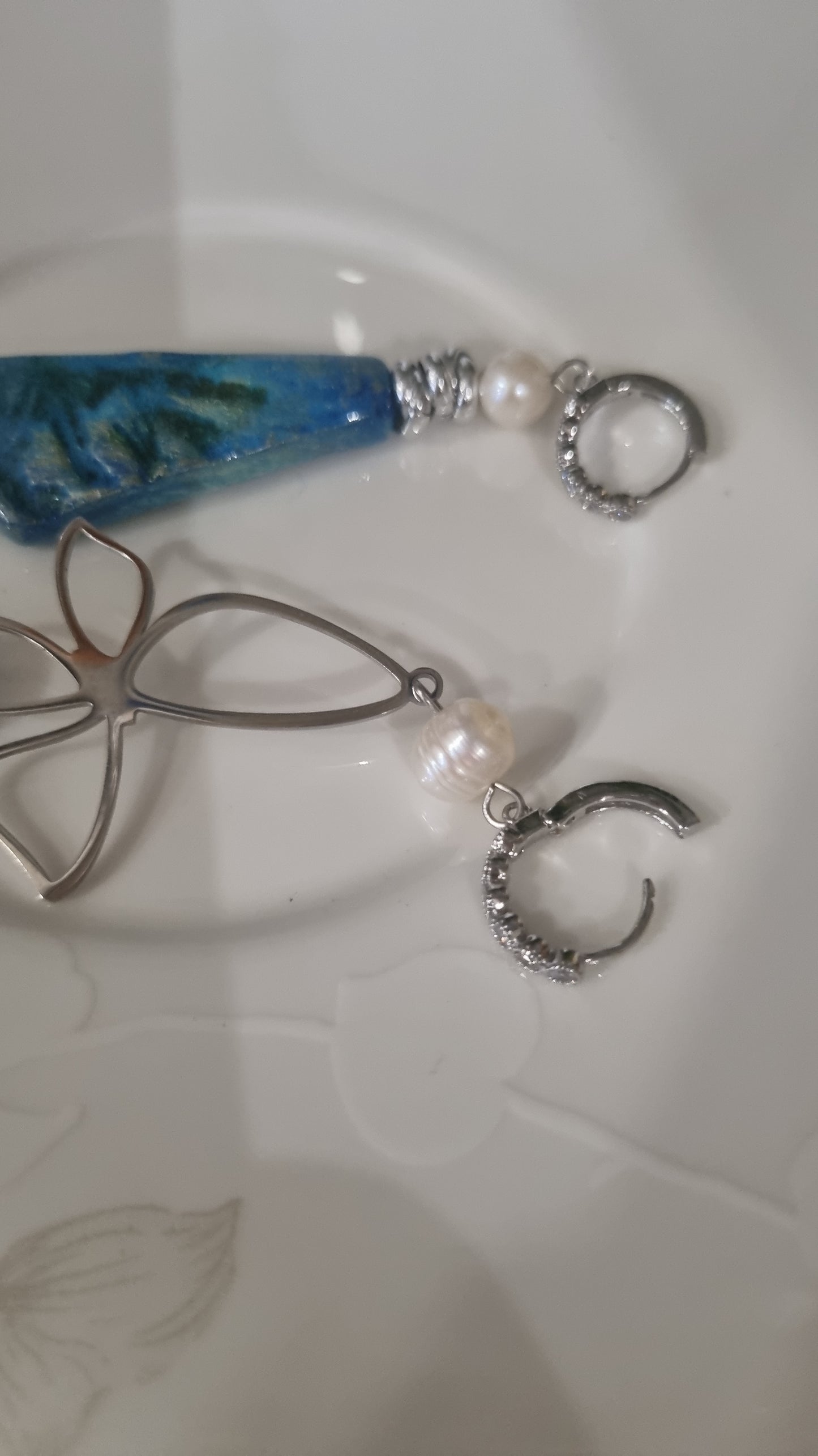 Orecchini Asimmetrici Oceano d'Arte - Ceramica Blu Oro e Perle