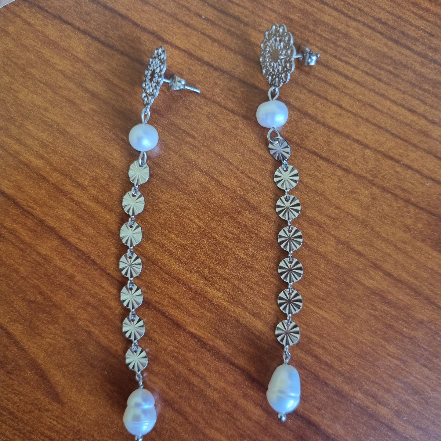 Orecchini “Luna d’Argento” – Eleganza Artigianale in acciaio inox con Perle Naturali