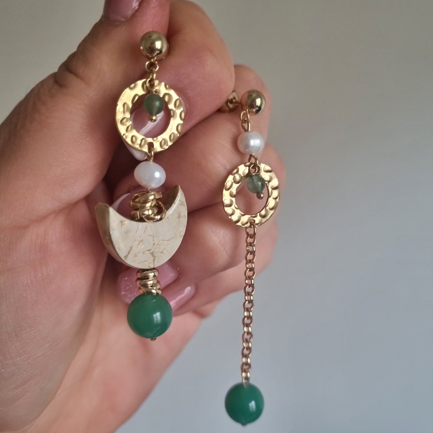 Orecchini Asimmetrici Sole e Luna - Ceramica Artigianale e Perle