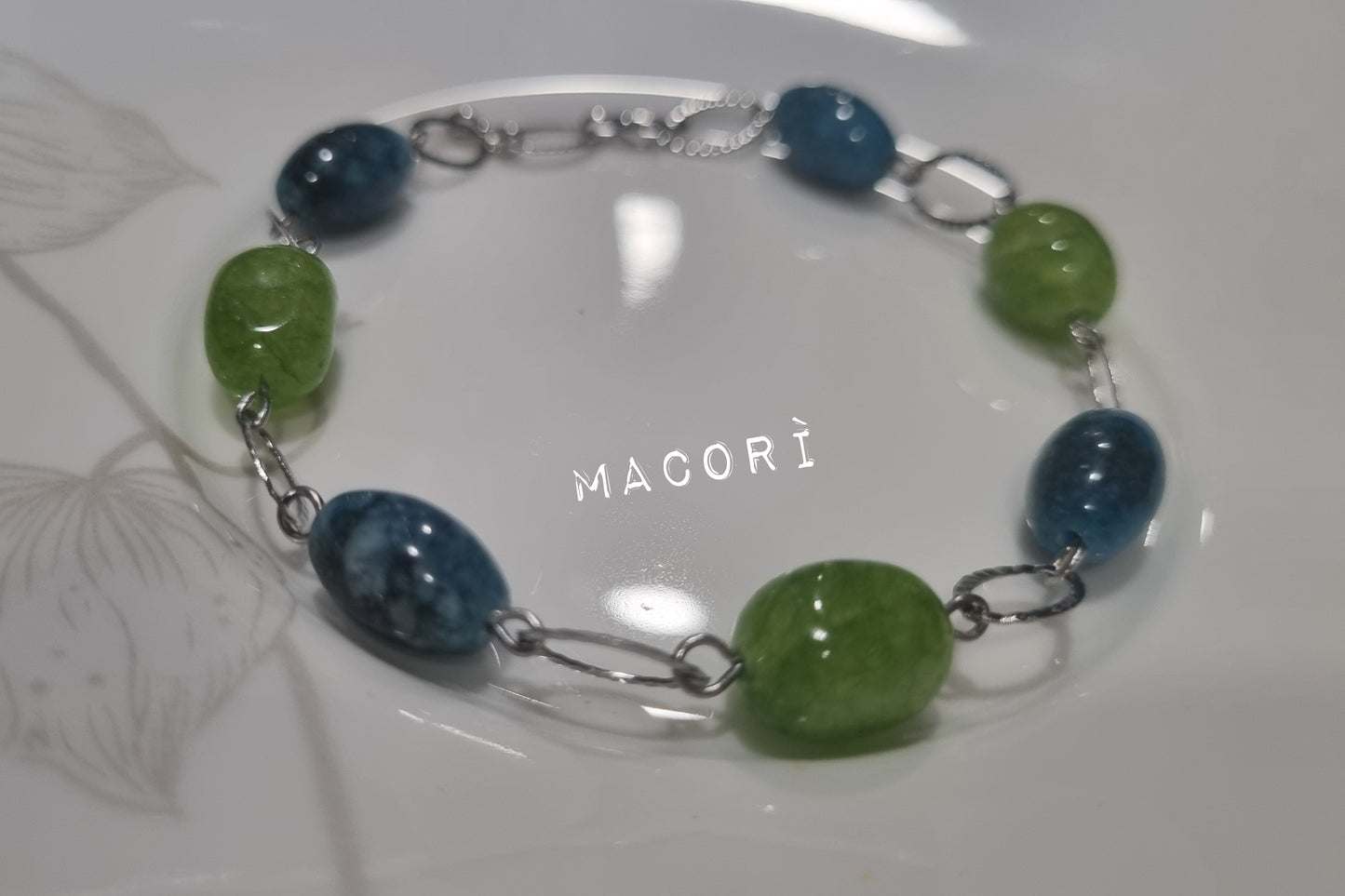 Bracciali con pietre dure e perle
