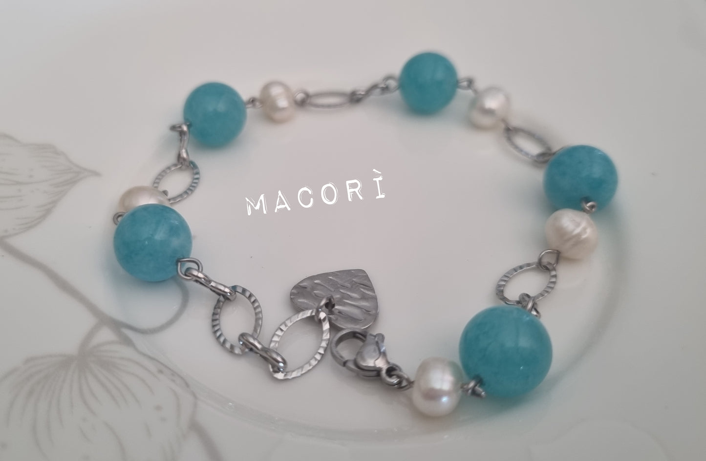 Bracciali con pietre dure e perle