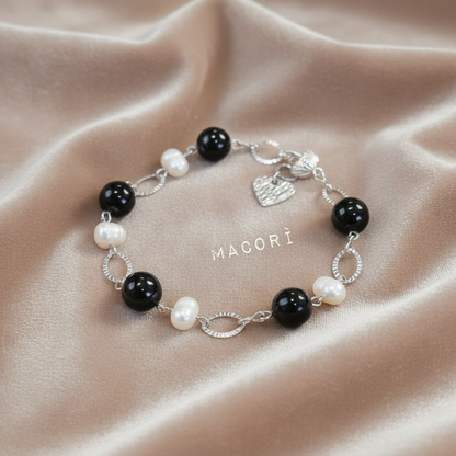 Bracciale Macorì su velluto chiaro