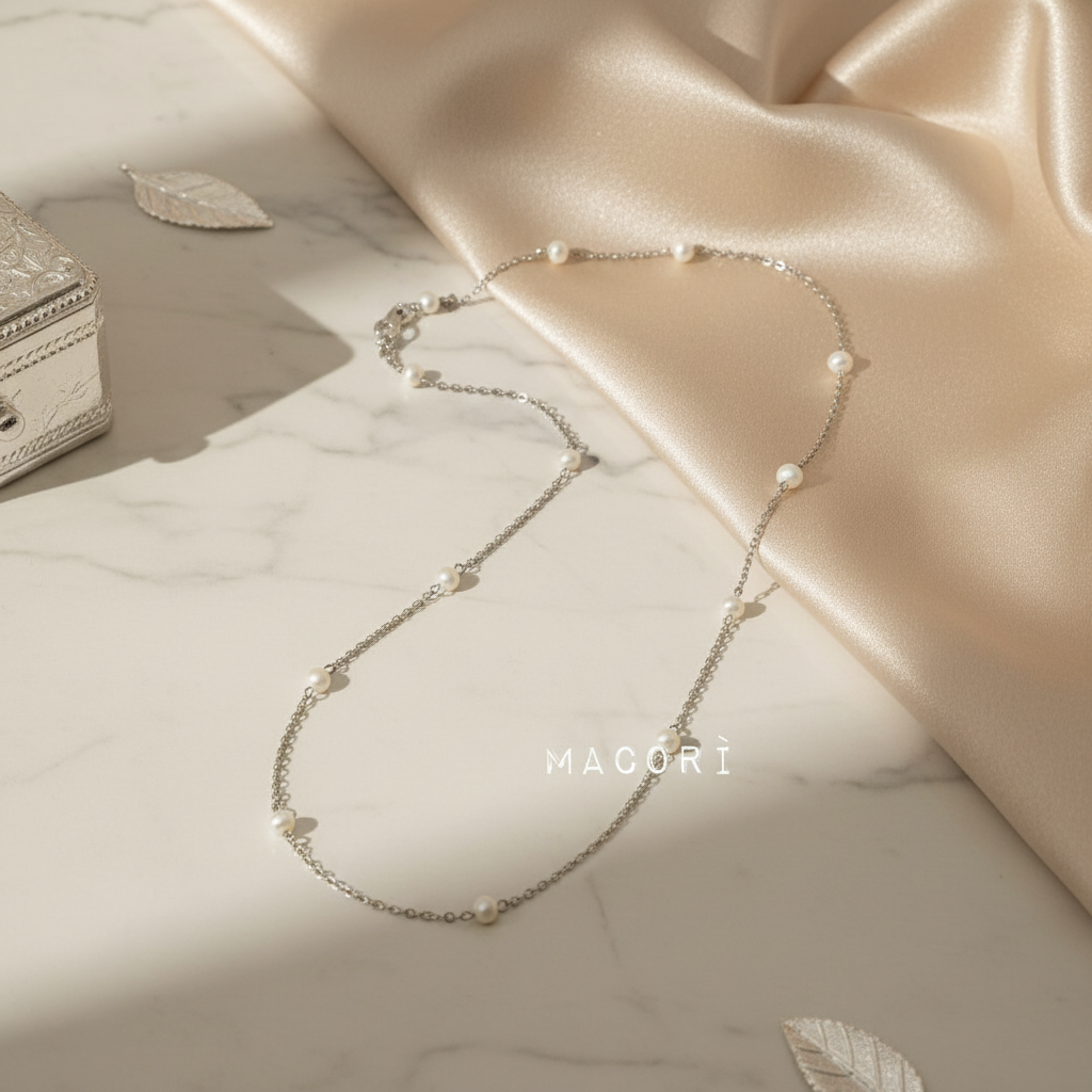 Collana Macorì con sfondo elegante