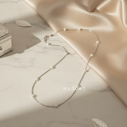 Collana Macorì con sfondo elegante
