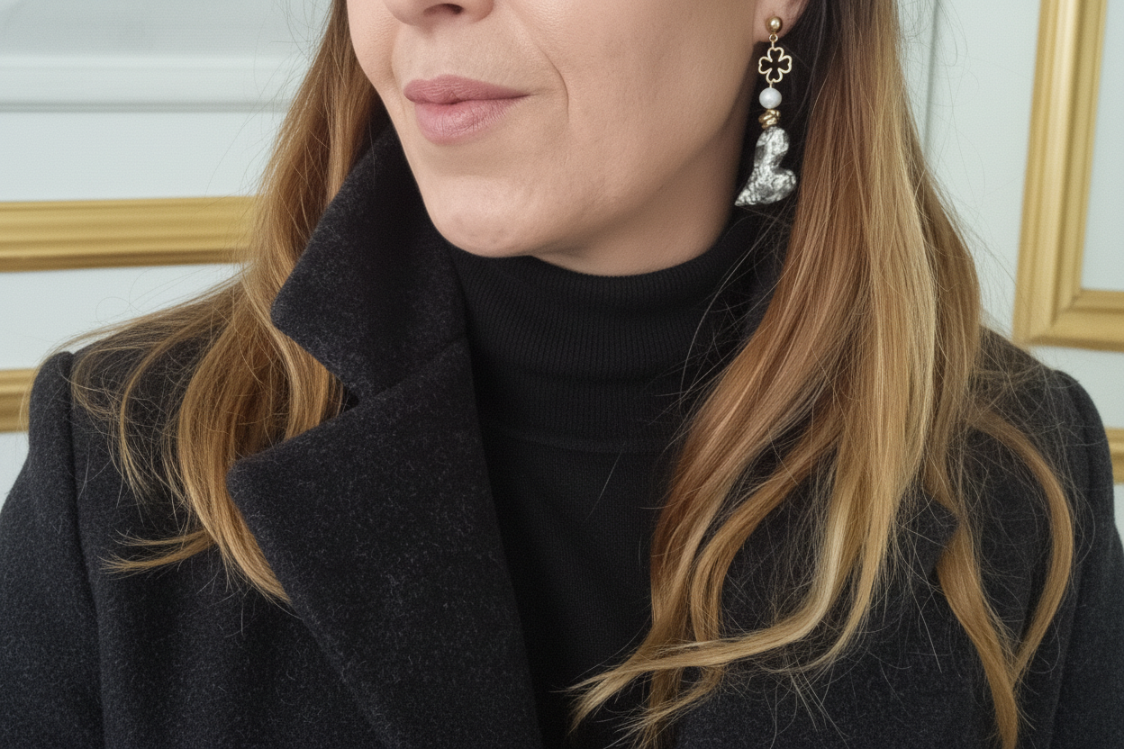 Orecchini Asimmetrici con Perle Naturali e cuore in ceramica