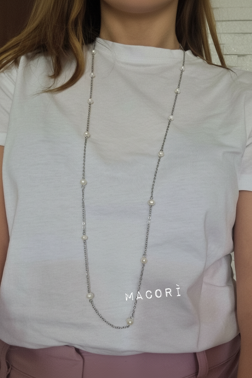 Modella con collana Macorì