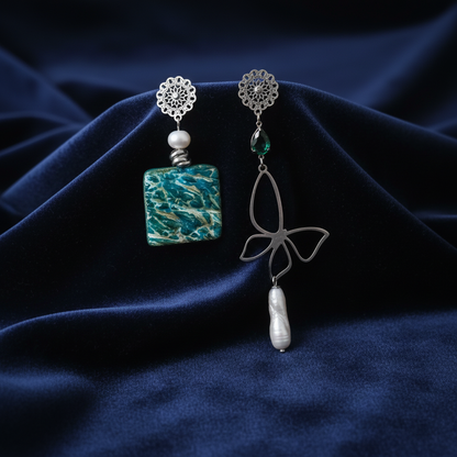 Orecchini Asimmetrici con Ceramica Turchese, Perle e Cristalli - Mare e Cielo