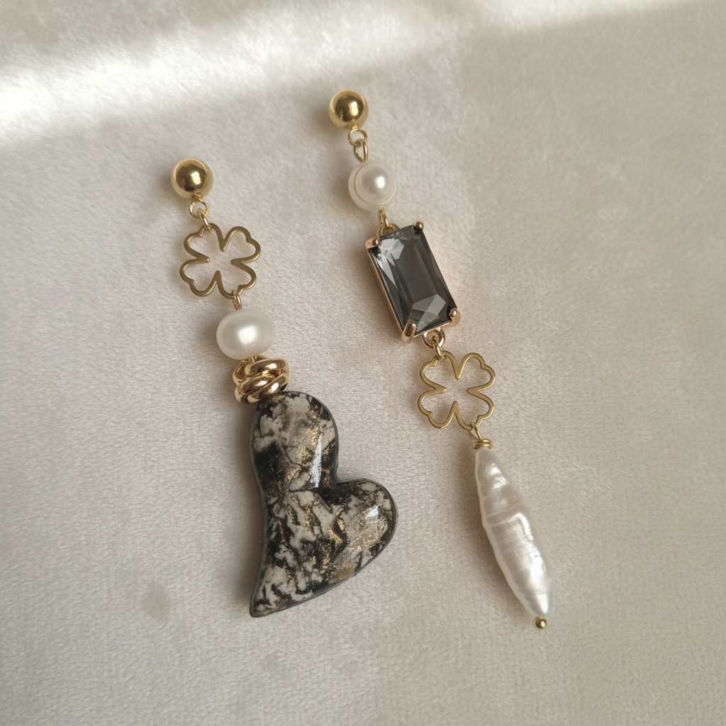 Orecchini Asimmetrici con Perle Naturali e cuore in ceramica