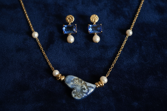 Original jewelry set on velvet