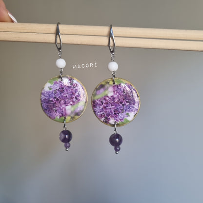 Orecchini Ortensia Viola con Ametista e Perle - Gioielli Artigianali in Legno