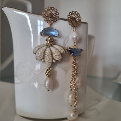 Orecchini Asimmetrici "Lotus Dream - Ceramica e Perle Naturali"