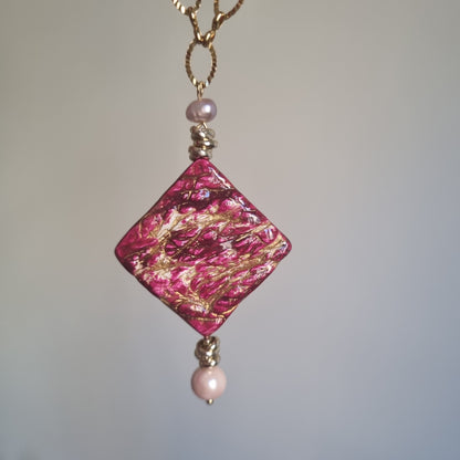 Collana Lunga Artistica con Perle Naturali e ciondolo in Ceramica