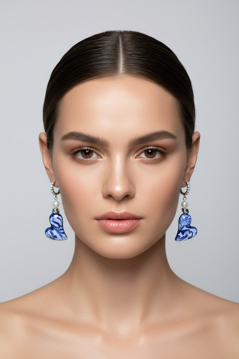 Orecchini in Ceramica Blu con Perle - Pendenti Artigianali a Cuore "Collezione Cuori Preziosi"