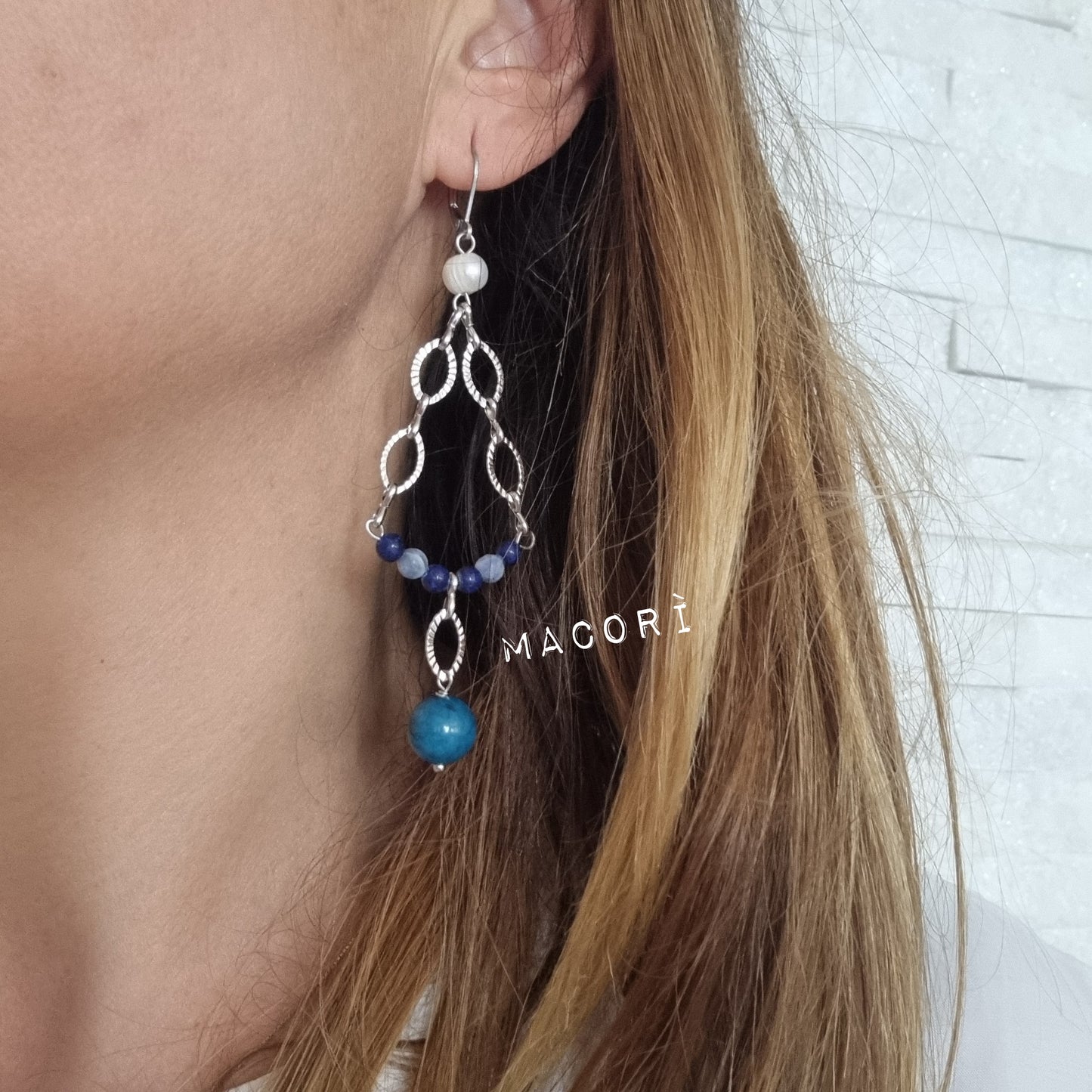 Orecchini Artigianali Asimmetrici con Pietre Naturali Blu e Perla "Blue Harmony" – Gioielli Unici Fatti a Mano