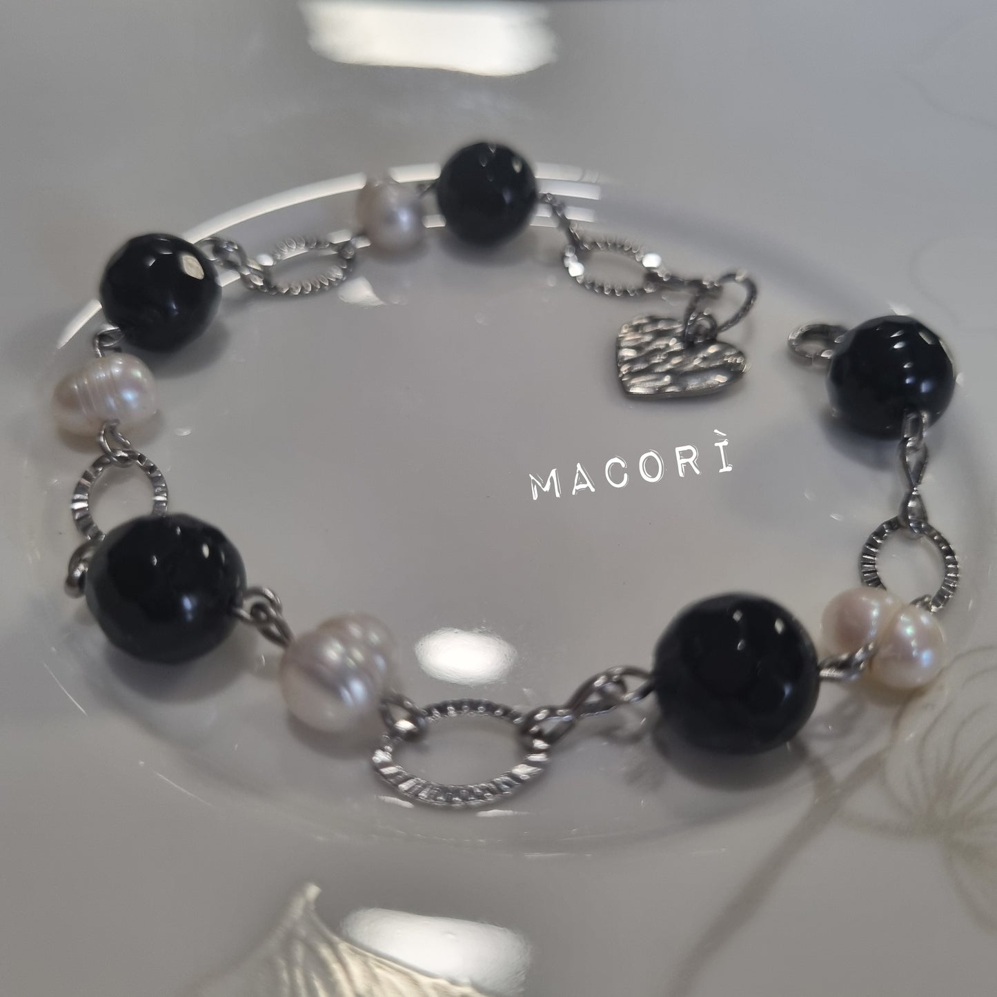Bracciali con pietre dure e perle