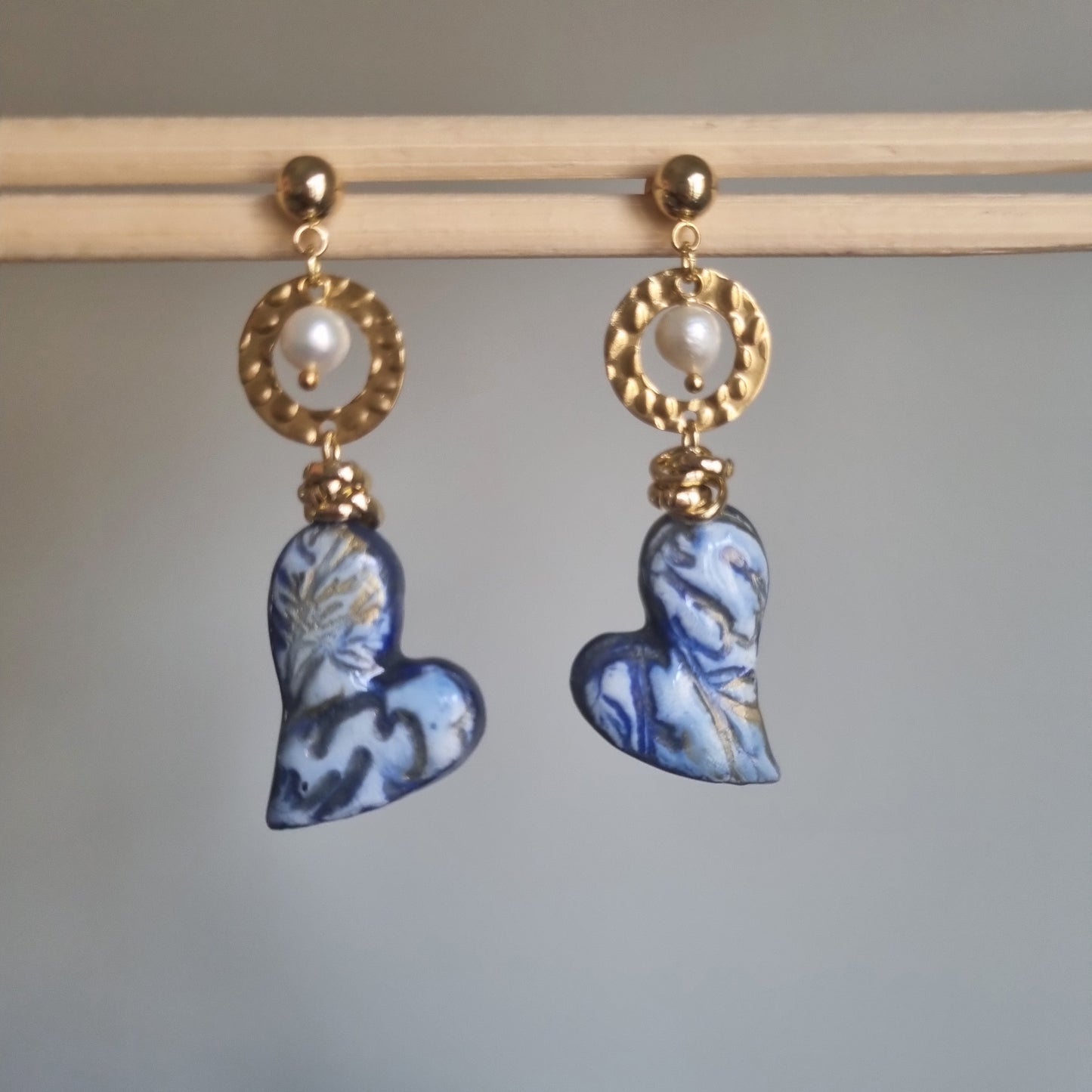 Tris Orecchini blu e oro CUORI Preziosi - Perle Naturali - acciaio inox anallergici - Artigianali