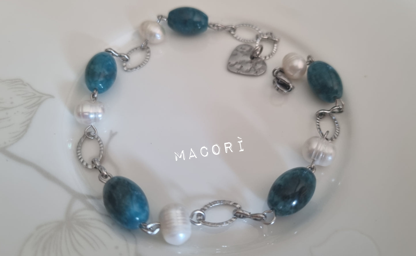 Bracciali con pietre dure e perle