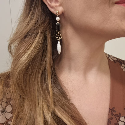 Orecchini Asimmetrici con Perle Naturali e cuore in ceramica