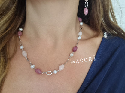 Parure Armonia Rosa - Collana, bracciale e orecchini in pietre dure e perle naturali"