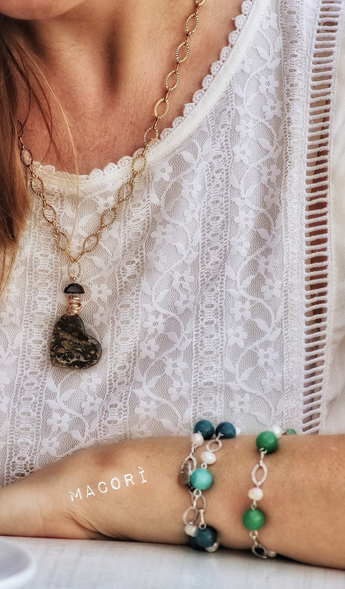 Collana Notte Stellata - Pendente in Ceramica Nera e Oro | Artigianale