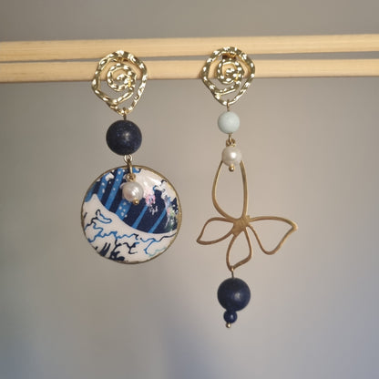 Orecchini Asimmetrici Onda Giapponese con Lapislazzuli e Perle - Gioielli Artigianali