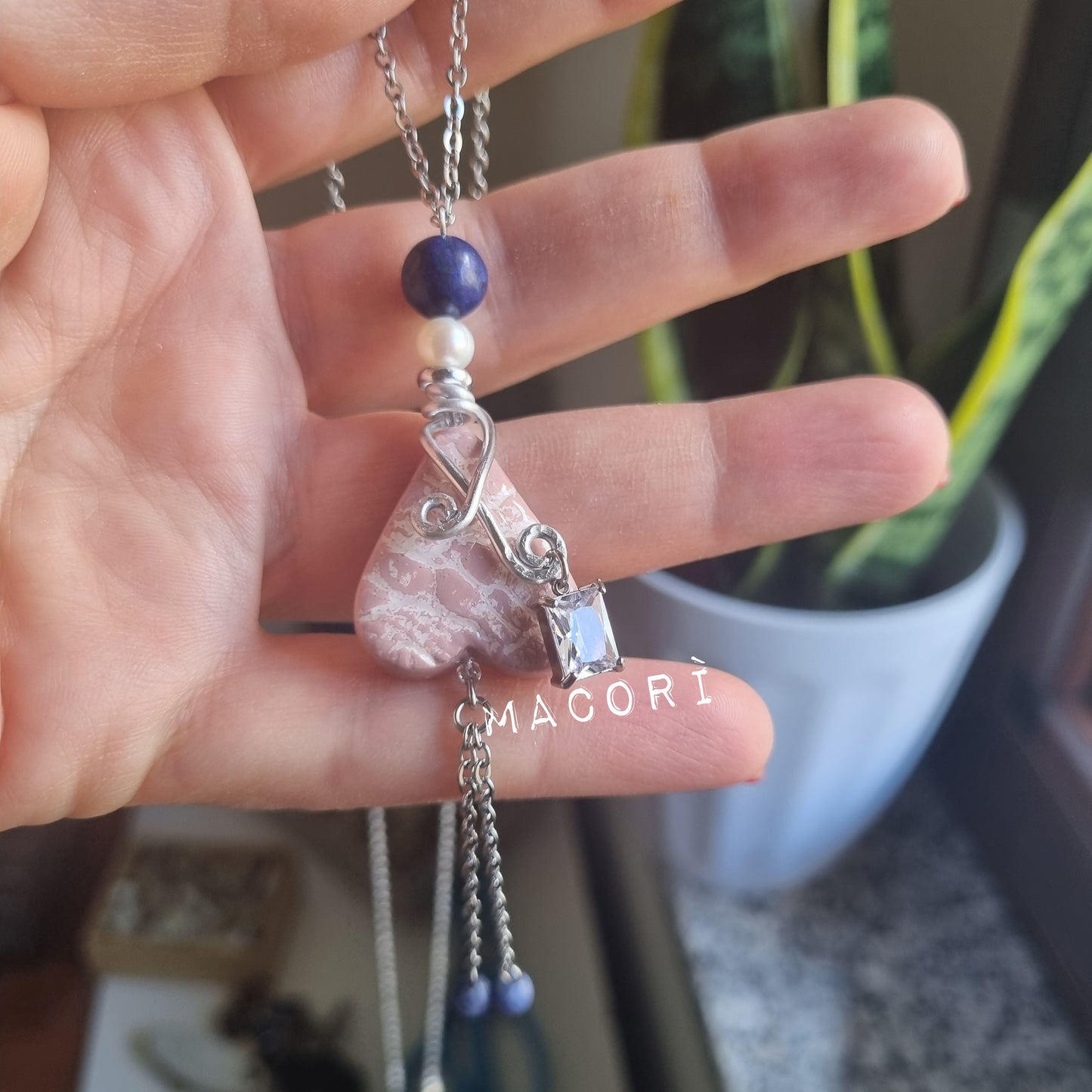 Collana “La mia Pupina ” – cuore in ceramica texture Pizzo, Lapislazzuli e perla