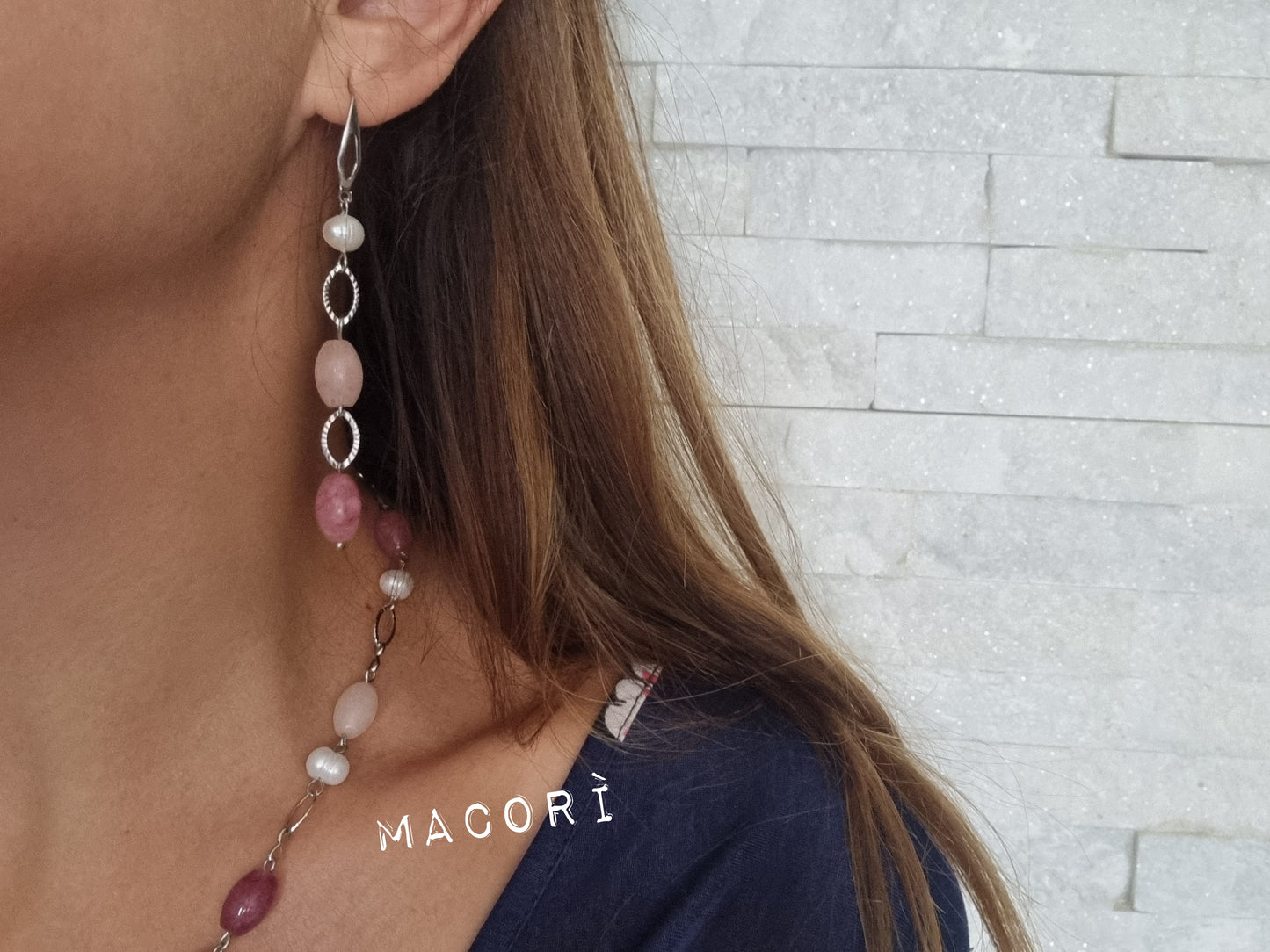 Parure Armonia Rosa - Collana, bracciale e orecchini in pietre dure e perle naturali"