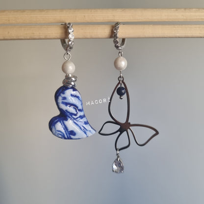 Orecchini Asimmetrici Cuore Ceramica Blu e Farfalla - Pendenti Artigianali "Collezione Cuori Preziosi"