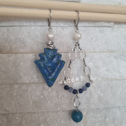 Orecchini Artigianali Asimmetrici con Pietre Naturali Blu e Perla "Blue Harmony" – Gioielli Unici Fatti a Mano
