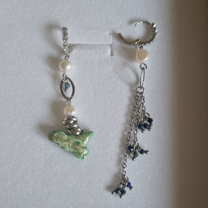 Orecchini Asimmetrici con Perle Naturali e Sicilia in Ceramica Verde Acqua