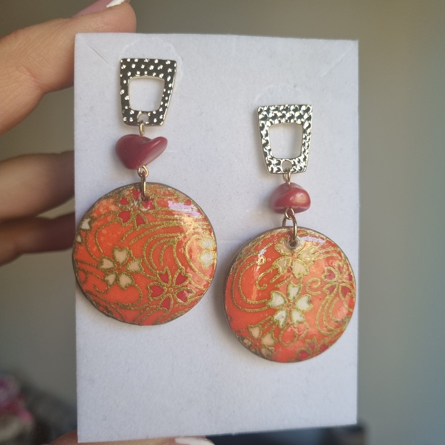 Orecchini Pendenti Corallo Fiorito - Gioielli Artigianali in Legno Dipinto a Mano