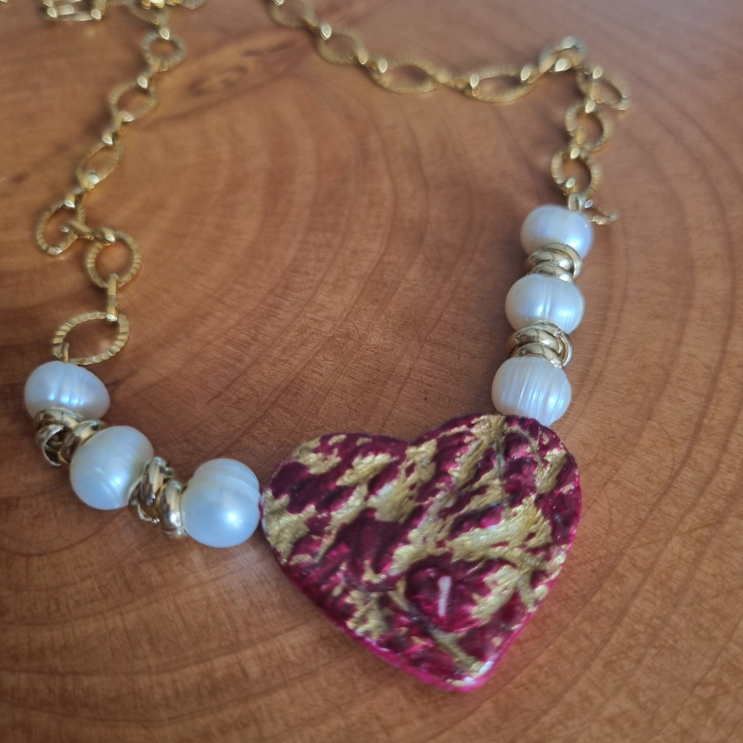 Collana Cuore Divino - Cuore in Ceramica con Sfumature d'Oro e Perle | Artigianale