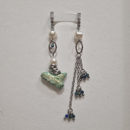 Orecchini Asimmetrici con Perle Naturali e Sicilia in Ceramica Verde Acqua