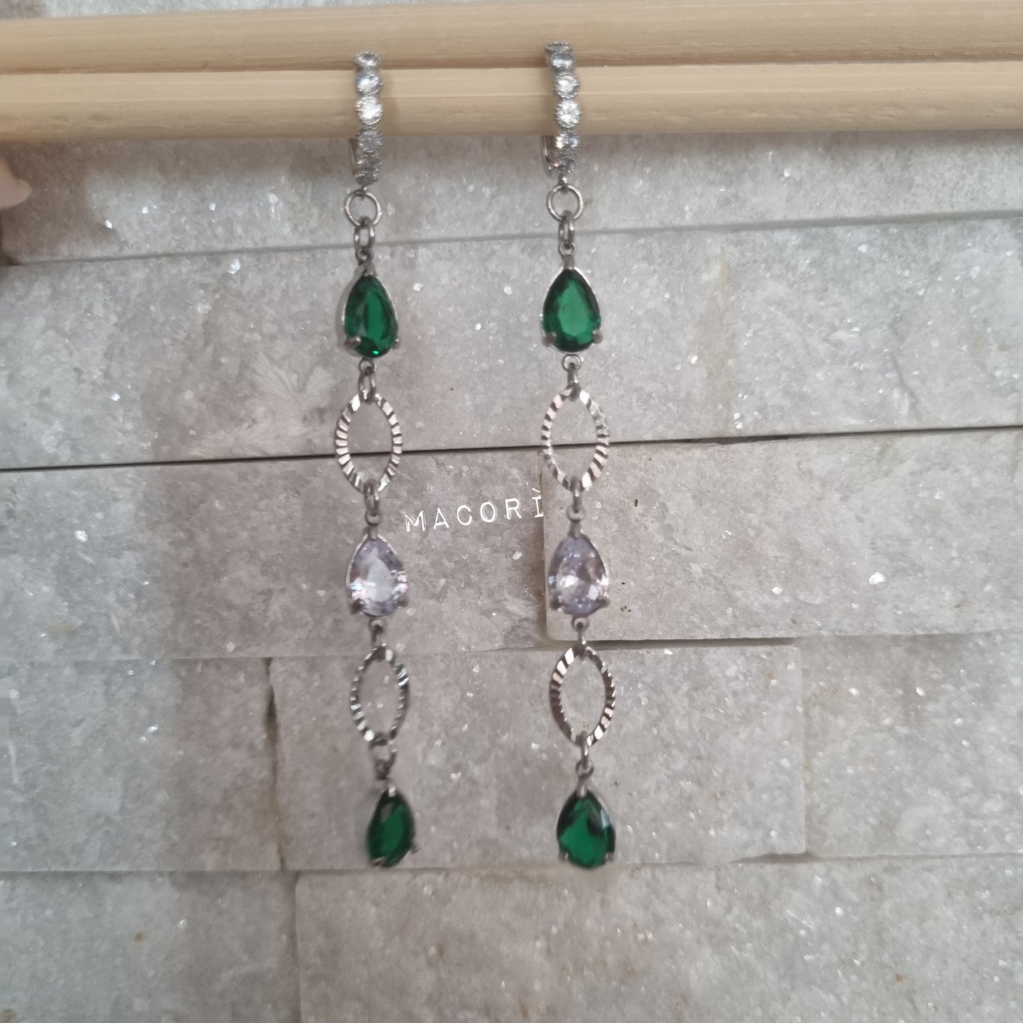 Orecchini pendenti verdi eleganti fatti a mano – Gioielli artigianali in cristallo e acciaio inox