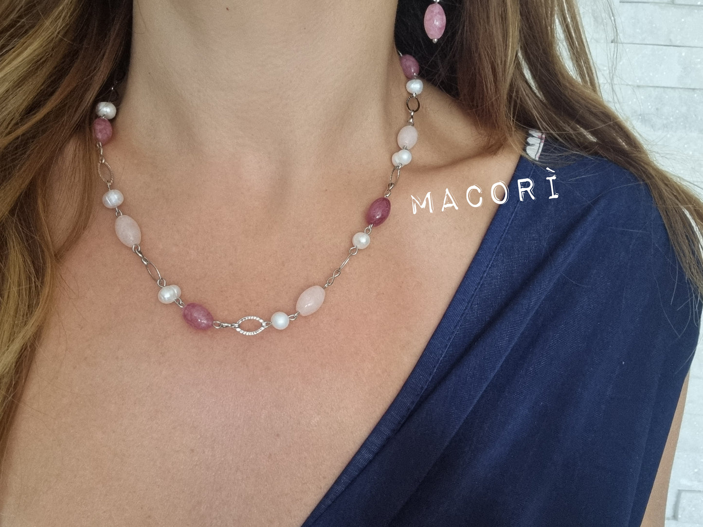 Parure Armonia Rosa - Collana, bracciale e orecchini in pietre dure e perle naturali"