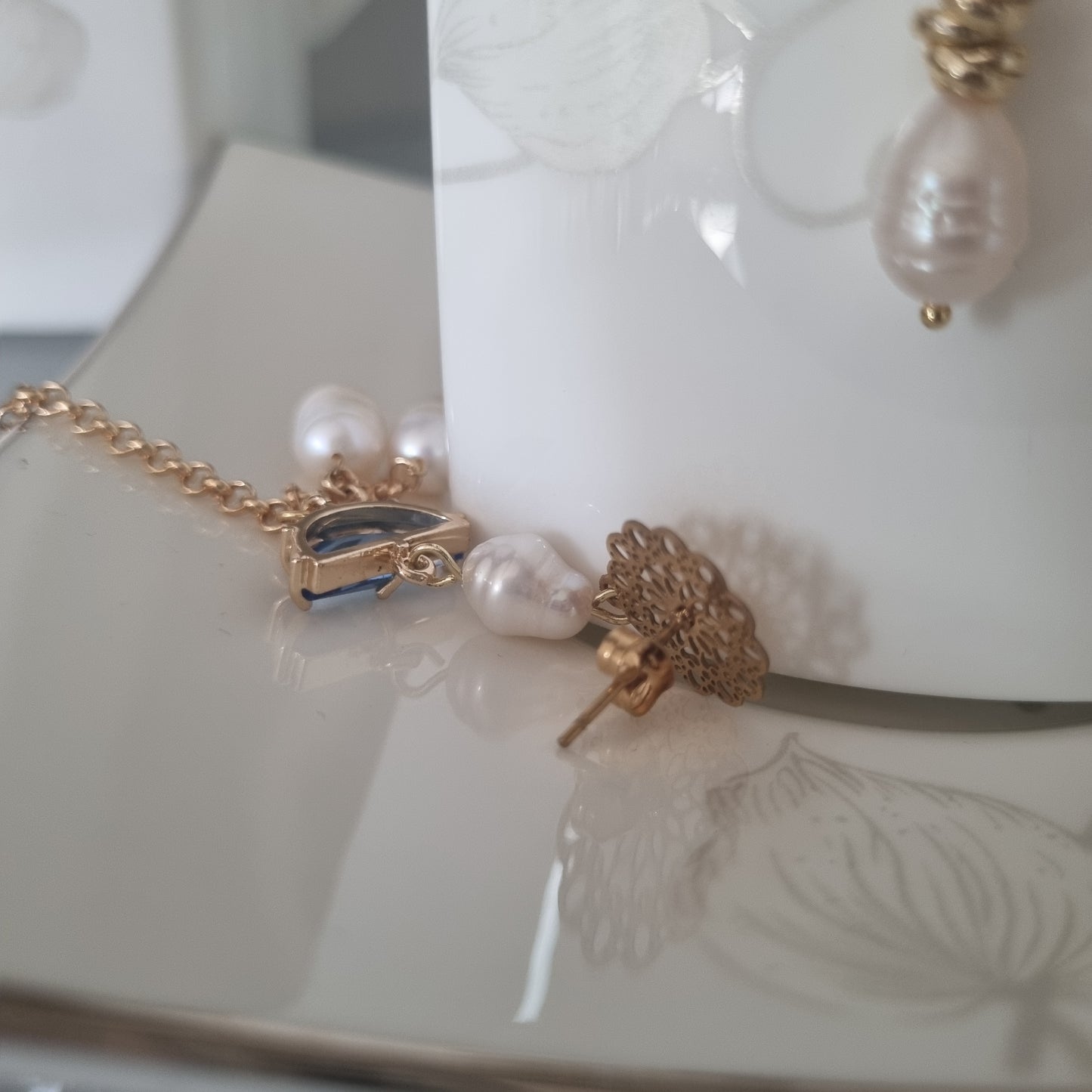 Orecchini Asimmetrici "Lotus Dream - Ceramica e Perle Naturali"