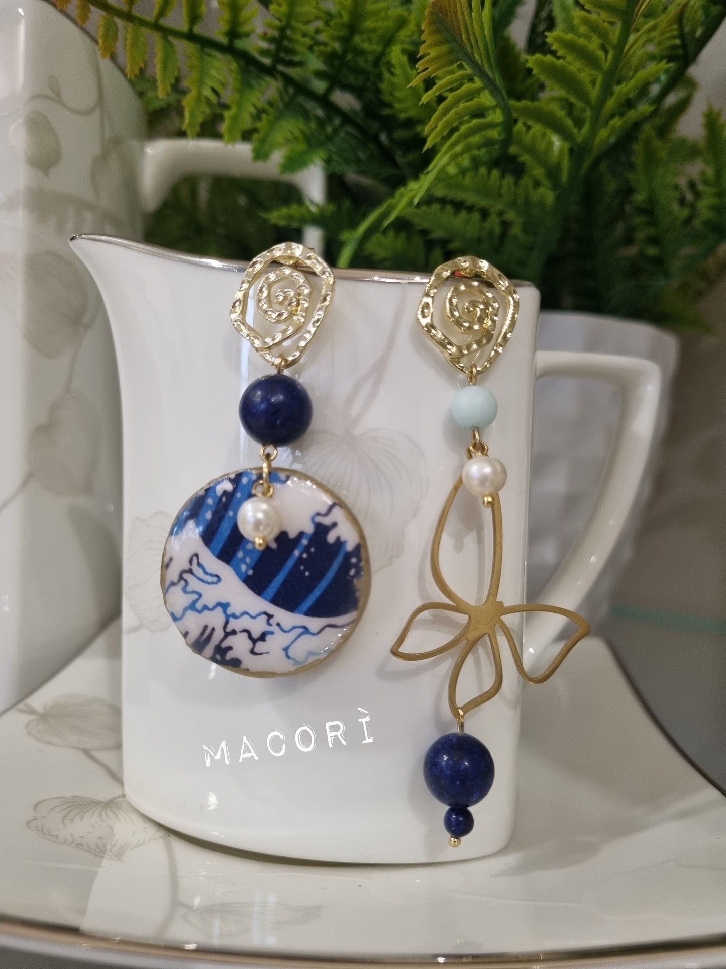 Orecchini Asimmetrici Onda Giapponese con Lapislazzuli e Perle - Gioielli Artigianali