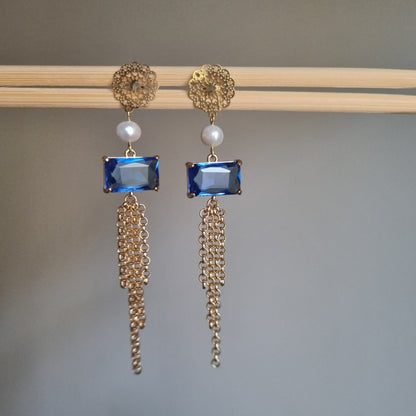 Orecchini Pendenti Blu Oceano con Perle e Cristalli