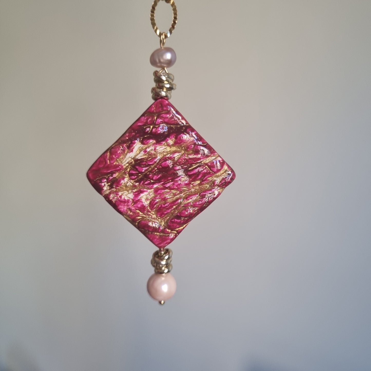 Collana Lunga Artistica con Perle Naturali e ciondolo in Ceramica