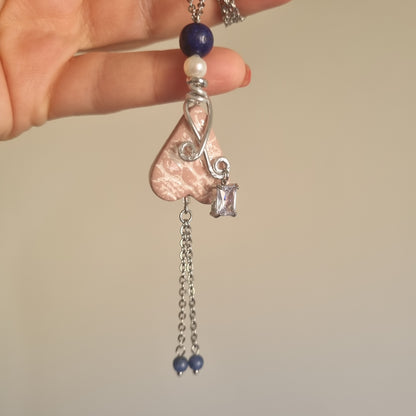 Collana “La mia Pupina ” – cuore in ceramica texture Pizzo, Lapislazzuli e perla