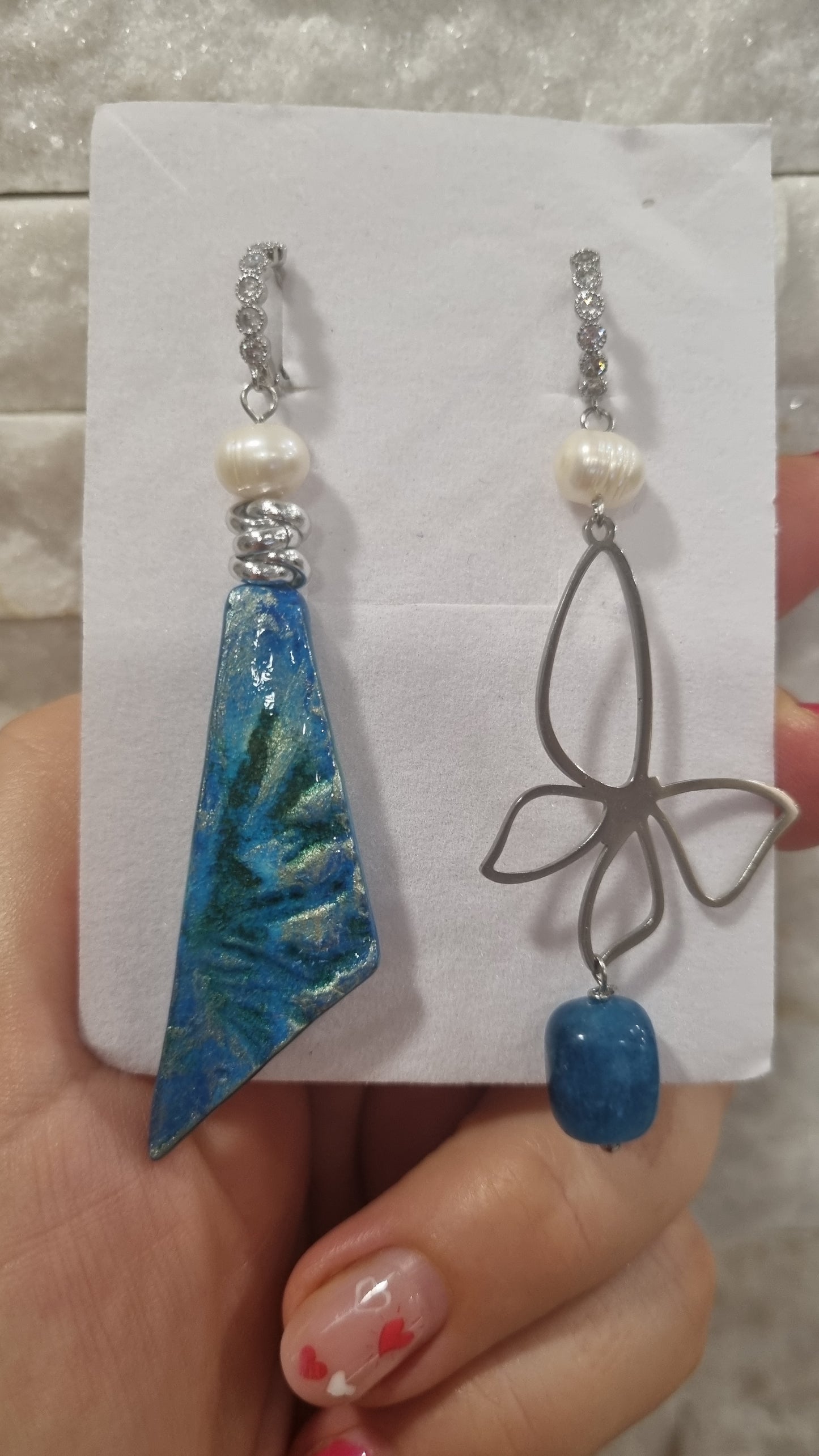 Orecchini asimmetrici triangolo blu