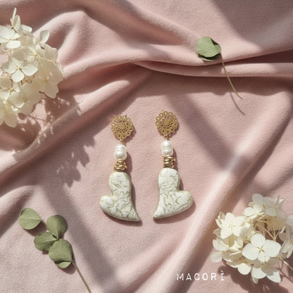 Orecchini Cuori Preziosi - Ceramica Bianca sfumature oro con Perle Naturali