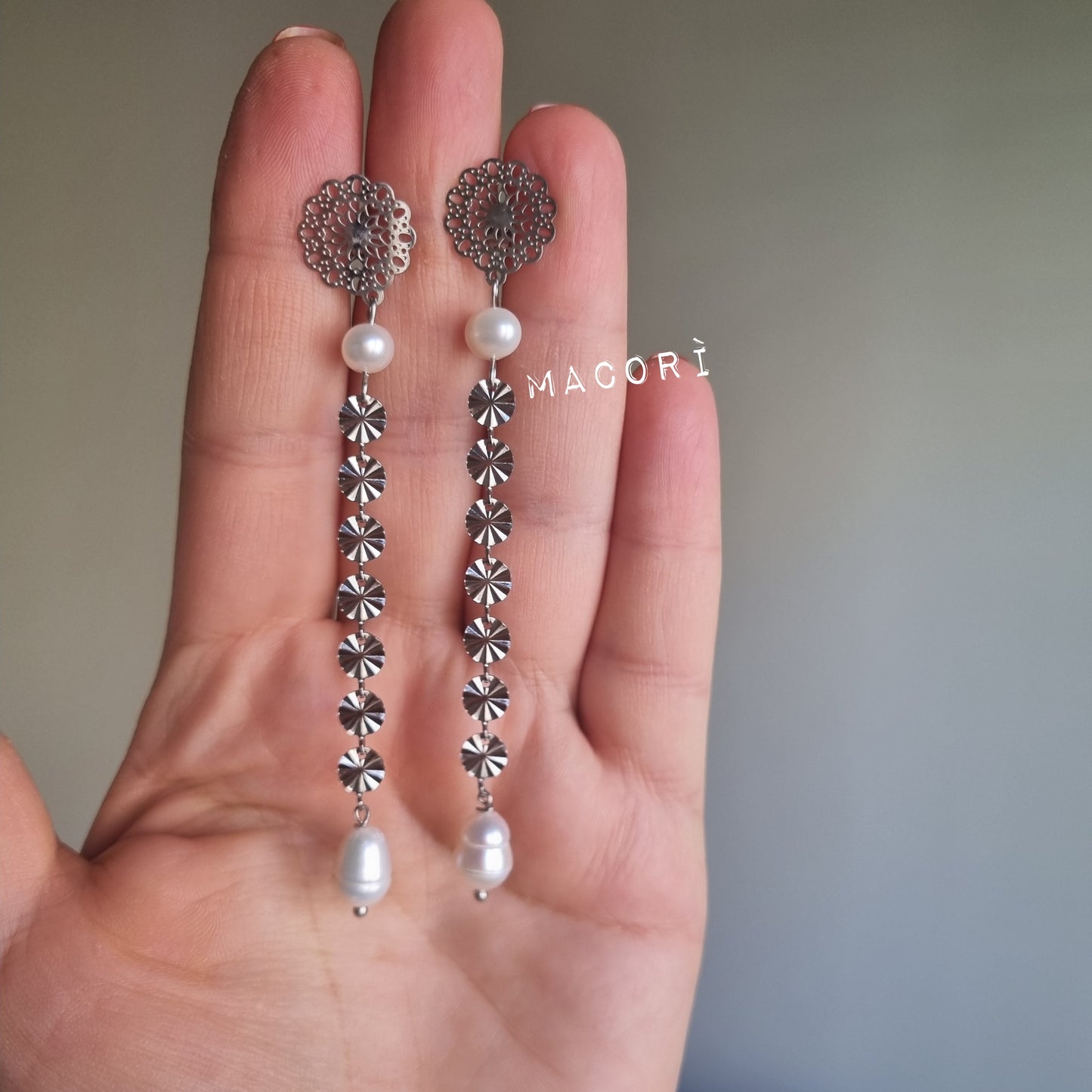 Orecchini “Luna d’Argento” – Eleganza Artigianale in acciaio inox con Perle Naturali