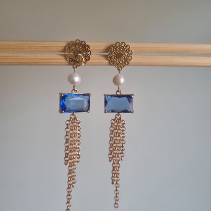 Orecchini Pendenti Blu Oceano con Perle e Cristalli