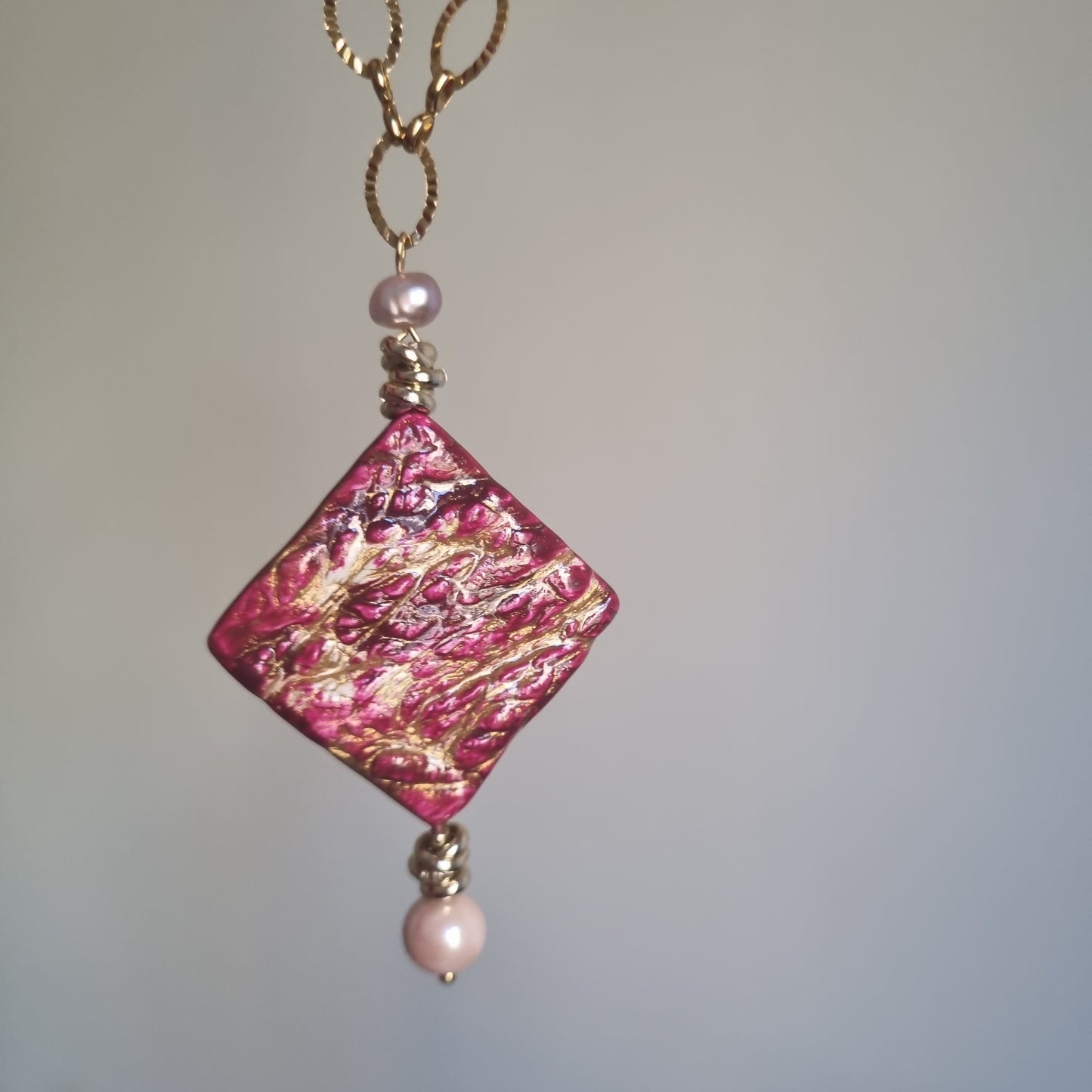 Collana Lunga Artistica con Perle Naturali e ciondolo in Ceramica